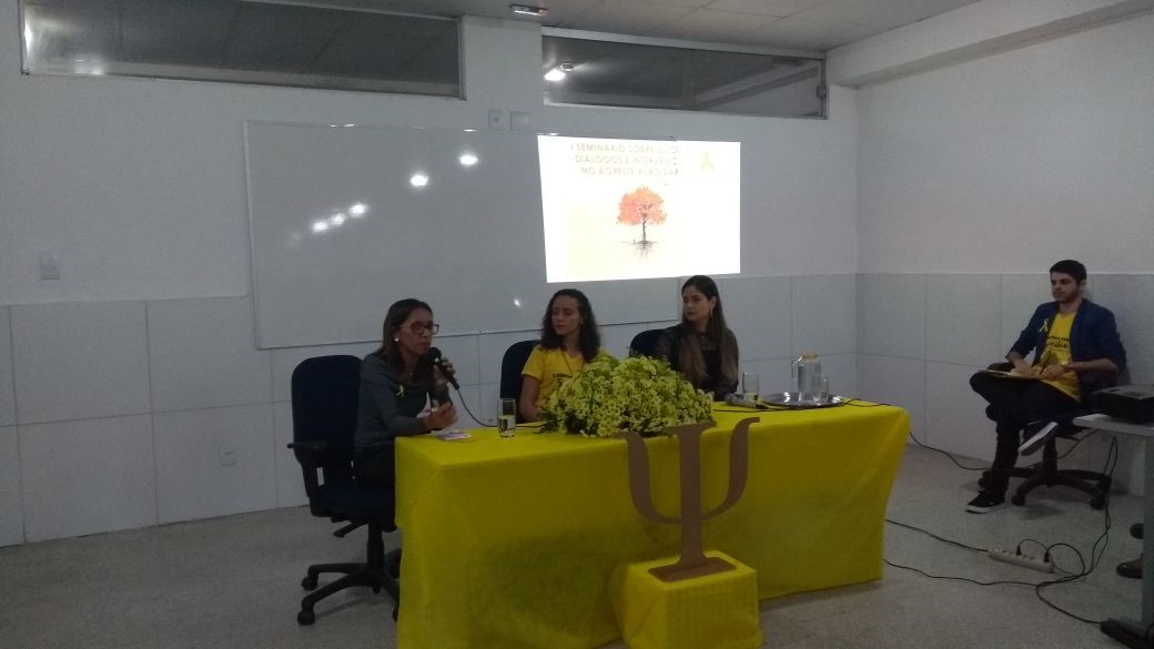 Curso de Psicologia discute sobre Suicídio em Seminário